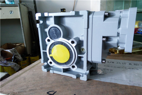 雙曲面減速機(jī)，TKM減速機(jī),KPM減速機(jī),BKM減速機(jī),準(zhǔn)雙曲面斜齒輪減速機(jī) (16)