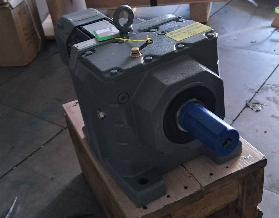 洗車(chē)機(jī)減速機(jī),R47減速機(jī),齒輪減速電機(jī),齒輪減速機(jī)