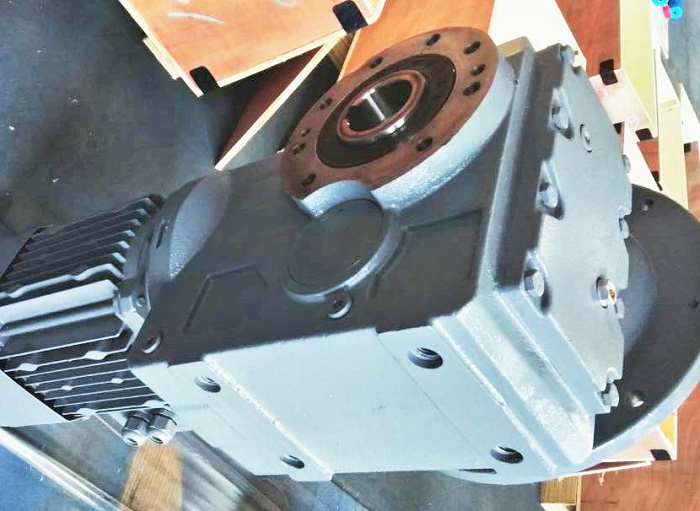 SF型直角蝸輪蝸桿減速機(jī) SF型直角蝸輪蝸桿減速機(jī)