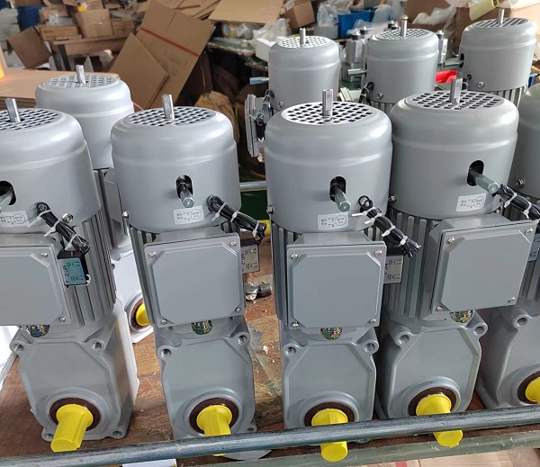 直交軸減速機(jī)實(shí)物圖 直交軸減速機(jī)實(shí)物圖